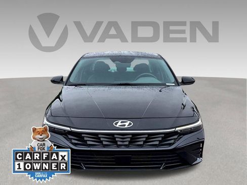 Used 2025 Hyundai Elantra SEL FWD image 2