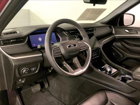 Used 2025 Jeep Grand Cherokee Limited AWD/4WD image 14