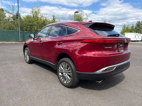 Used 2021 Toyota Venza XLE w/ Softex Package AWD/4WD image 5