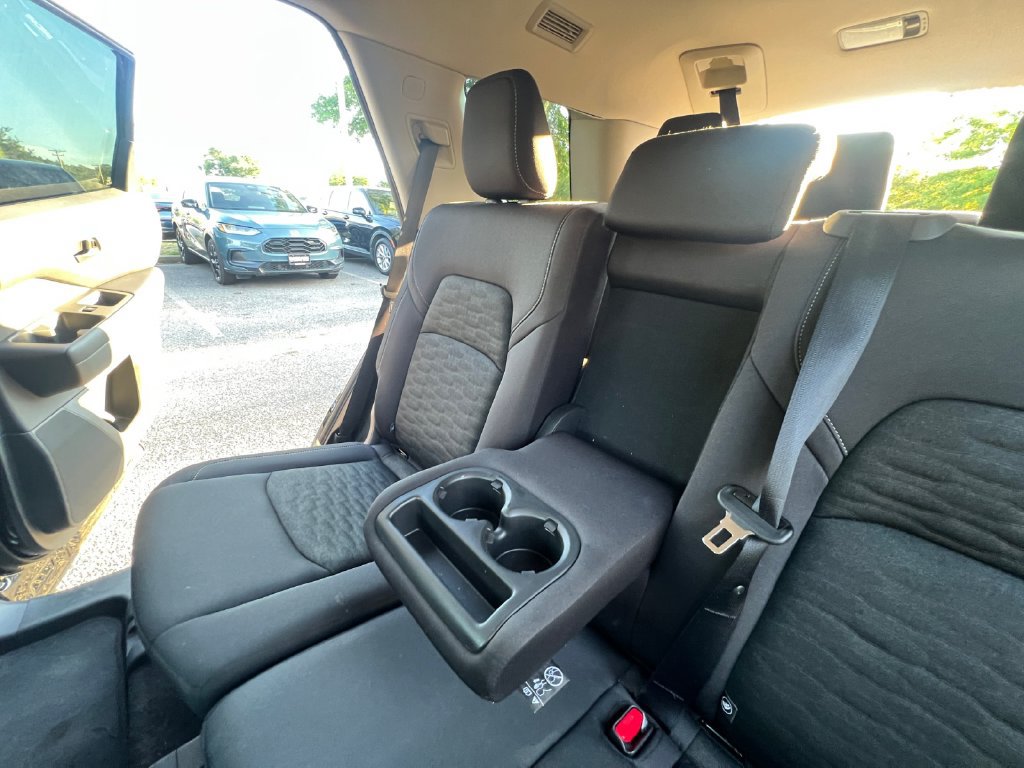 Used 2025 Nissan Pathfinder SV AWD/4WD image 26