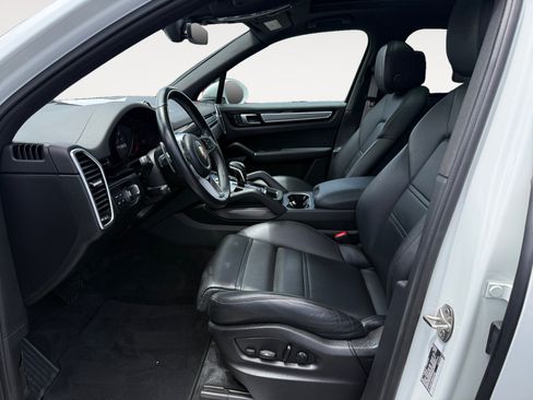 Used 2022 Porsche Cayenne AWD/4WD image 10