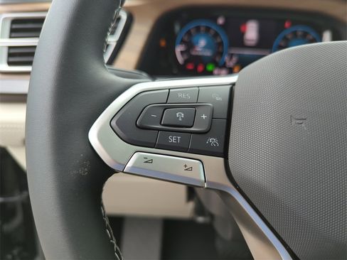 New 2025 Volkswagen Atlas SE image 38