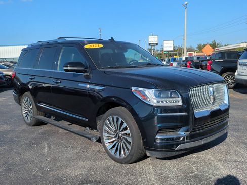 Used 2021 Lincoln Navigator Reserve w/ Luxury Package RWD image 2