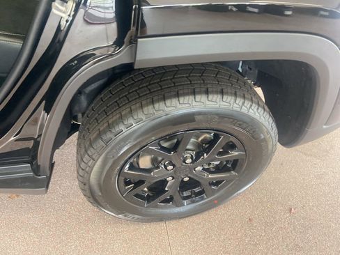 New 2025 Jeep Grand Cherokee 4WD image 10