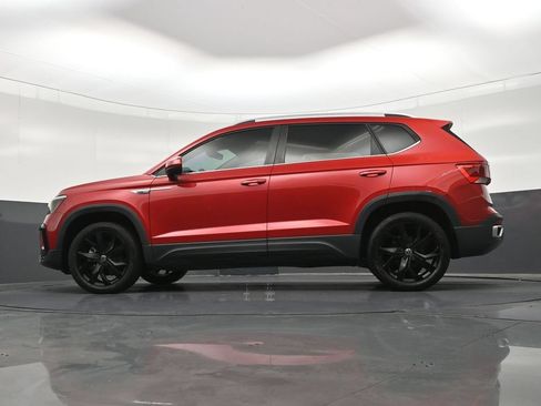 Used 2024 Volkswagen Taos SE w/ Black Wheel Package FWD image 24