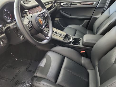 Certified 2026 Porsche Macan AWD/4WD image 4