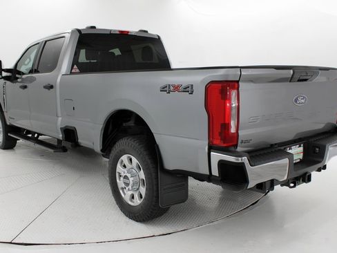Used 2023 Ford F350 XLT image 4