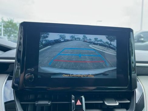 Used 2025 Toyota Corolla LE FWD image 18