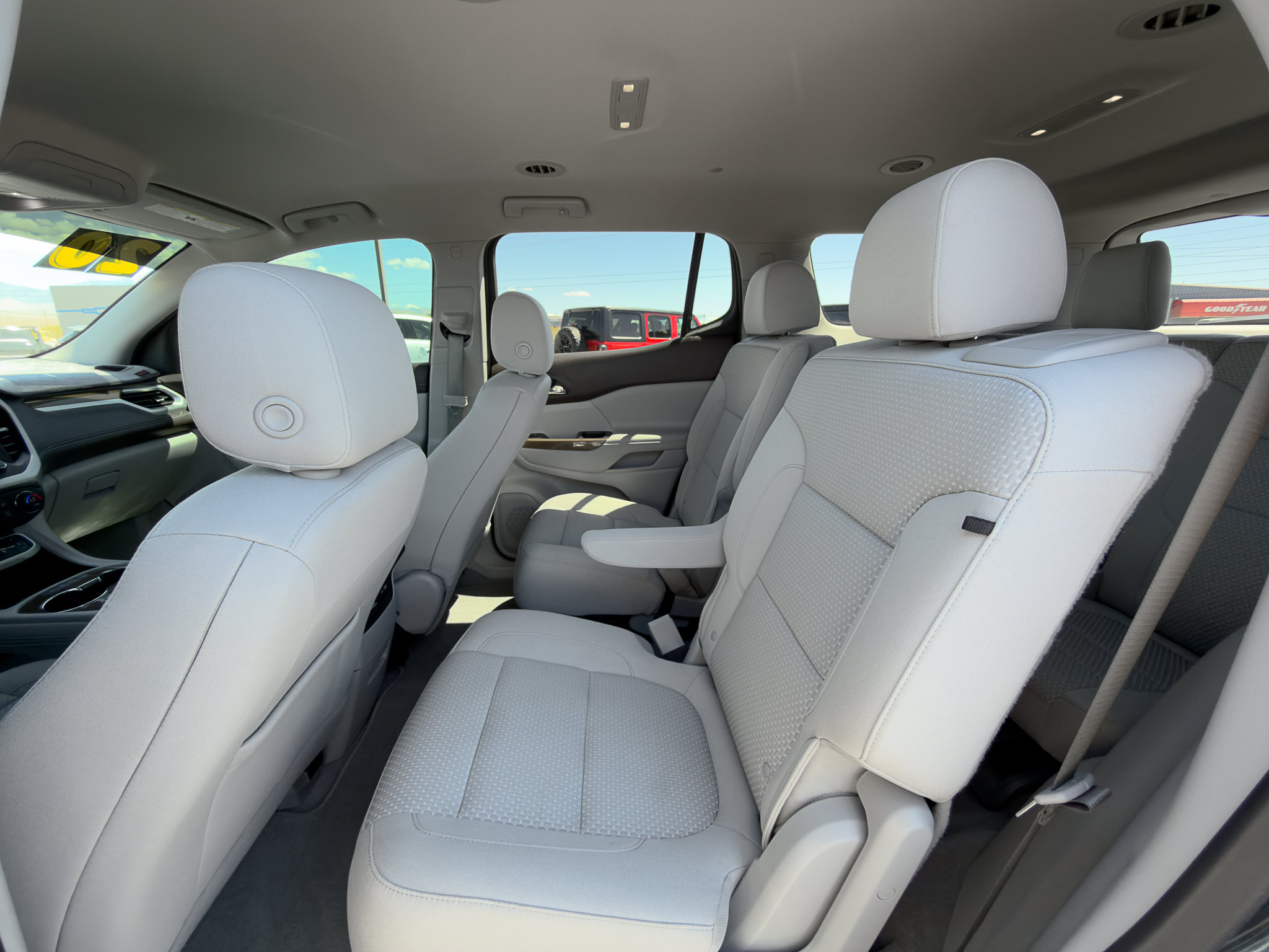 Used 2020 GMC Acadia SLE w/ Driver Convenience Package FWD image 13