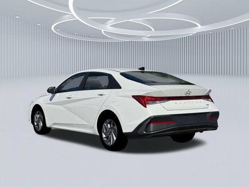 New 2026 Hyundai Elantra Hybrid FWD image 5