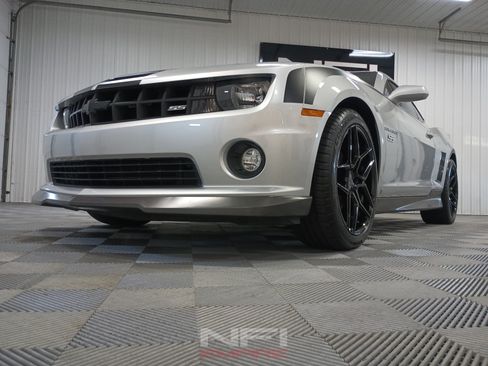 Used 2010 Chevrolet Camaro SS w/ LPO, Ground Effects Package RWD image 13