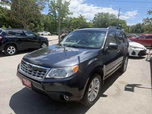 Used 2012 Subaru Forester 2.5X Limited AWD/4WD image 2