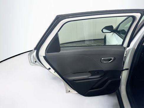 Used 2025 Kia K4 LXS image 27