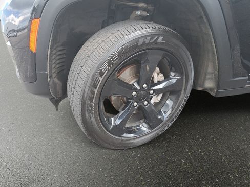 Certified 2023 Jeep Grand Cherokee Altitude AWD/4WD image 32