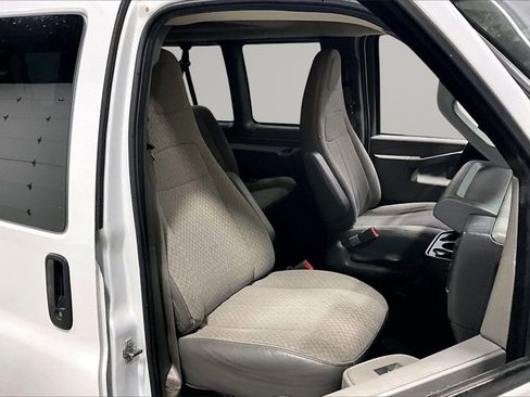 Used 2020 Chevrolet Express 3500 LT w/ LT Preferred Equipment Group image 28