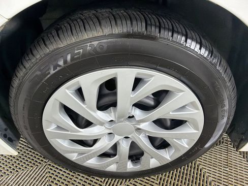 Used 2020 Toyota Corolla LE image 11