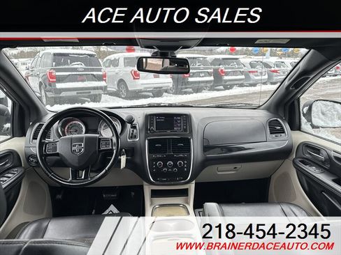 Used 2019 Dodge Grand Caravan SXT image 11