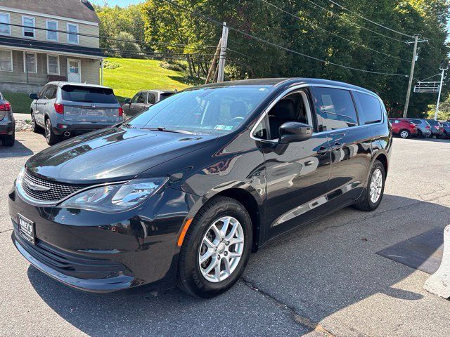 Used 2019 Chrysler Pacifica Touring FWD image 3