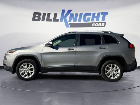 Used 2016 Jeep Cherokee Latitude image 2