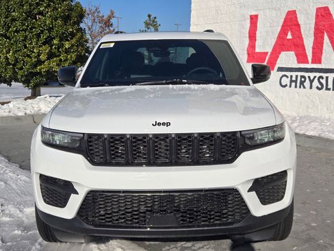 New 2025 Jeep Grand Cherokee Altitude image 2