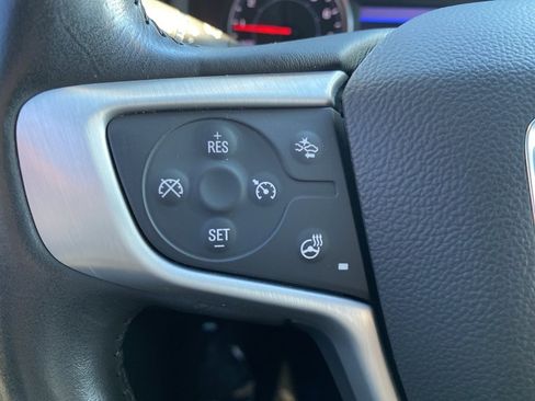 Used 2022 GMC Terrain SLT w/ Tech Package image 9