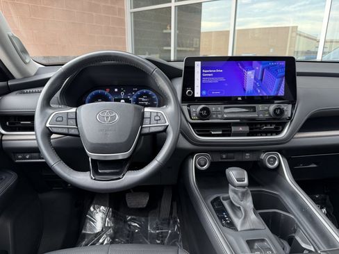 Used 2024 Toyota Grand Highlander Limited image 16