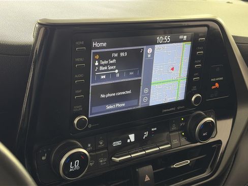 Used 2022 Toyota Highlander XLE FWD image 17