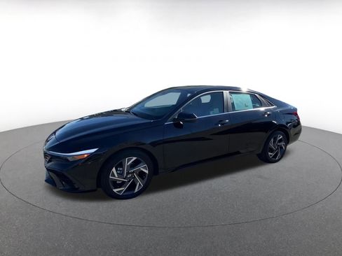 Used 2025 Hyundai Elantra Limited image 8