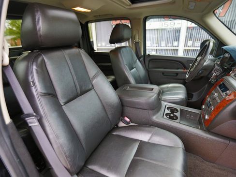 Used 2013 Chevrolet Avalanche LT AWD/4WD image 23