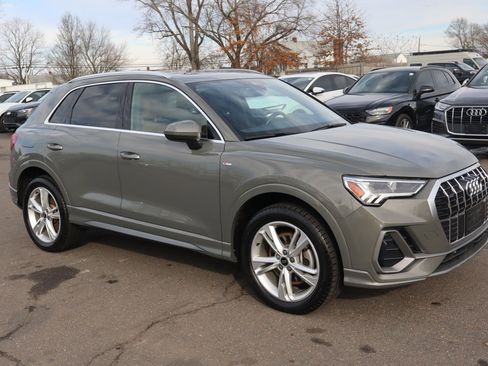 Used 2023 Audi Q3 2.0T Premium w/ Convenience Package image 3