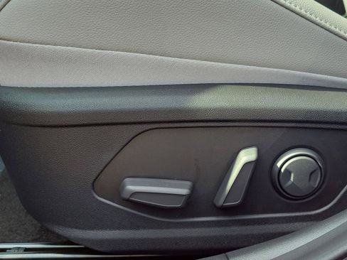 New 2026 Hyundai Elantra Limited FWD image 24