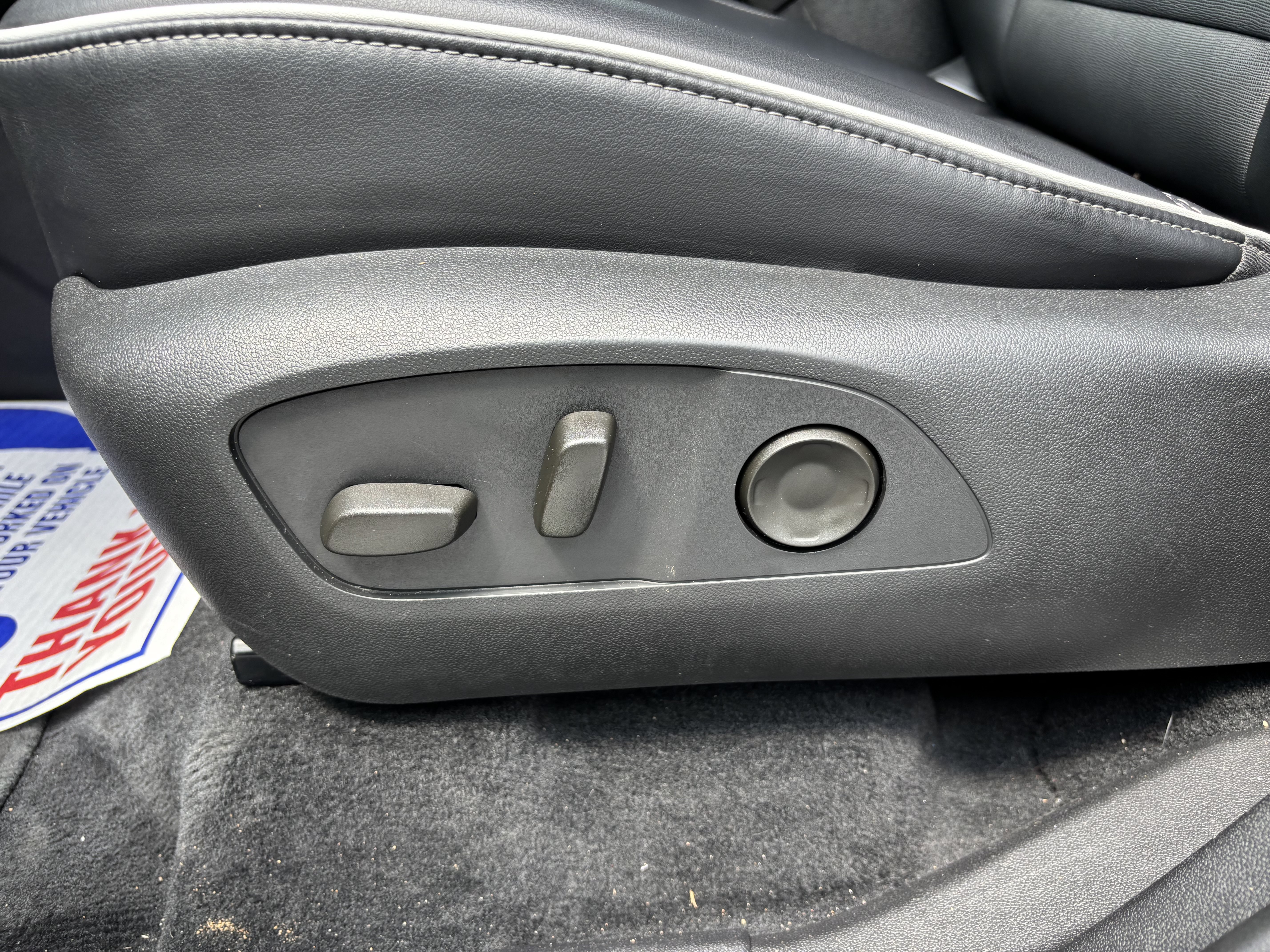 Used 2025 Buick Enclave Preferred AWD/4WD image 10
