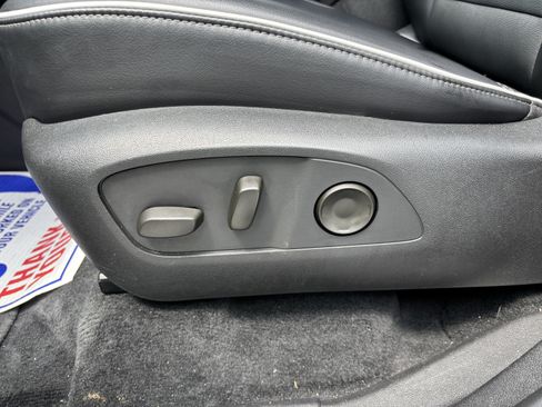 Used 2025 Buick Enclave Preferred AWD/4WD image 10