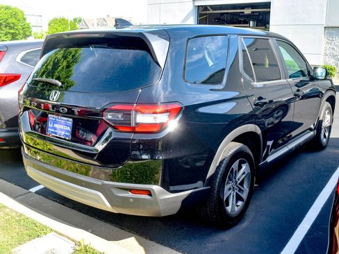 Used 2025 Honda Pilot EX-L image 16