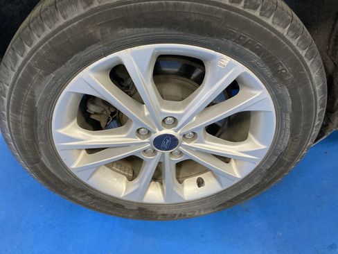 Used 2017 Ford Escape SE w/ SE Leather Comfort Package AWD/4WD image 9
