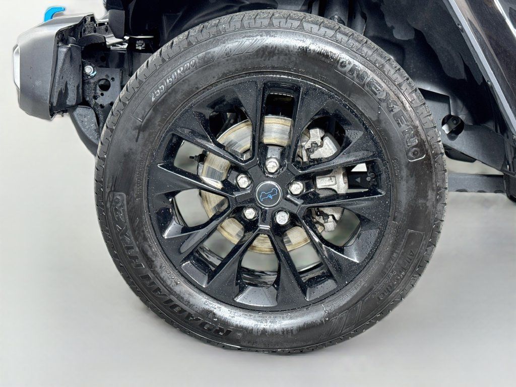 Used 2024 Jeep Wrangler Unlimited Sahara AWD/4WD image 11