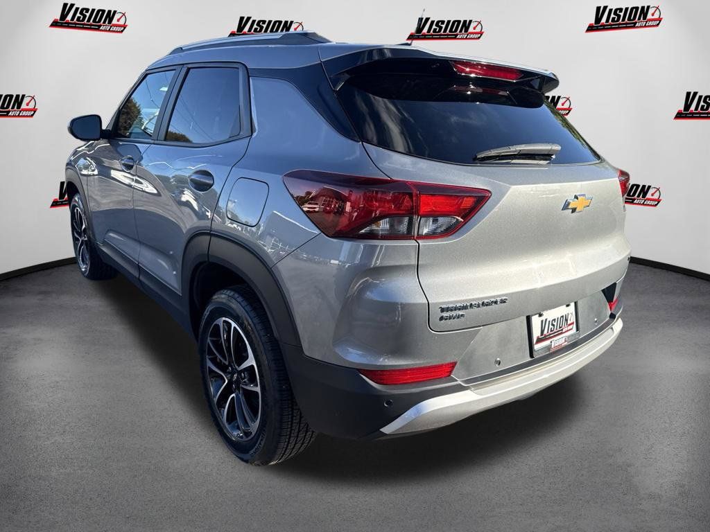 Used 2024 Chevrolet TrailBlazer LT w/ Driver Confidence Package AWD/4WD image 8
