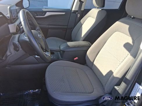 Used 2022 Ford Escape SE w/ Cold Weather Package AWD/4WD image 9