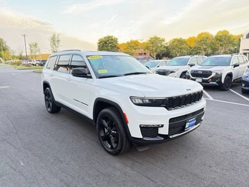 Used 2023 Jeep Grand Cherokee L Limited w/ Black Appearance Package AWD/4WD image 4