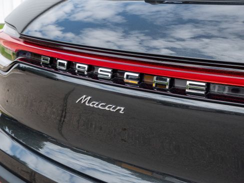 Used 2024 Porsche Macan image 16