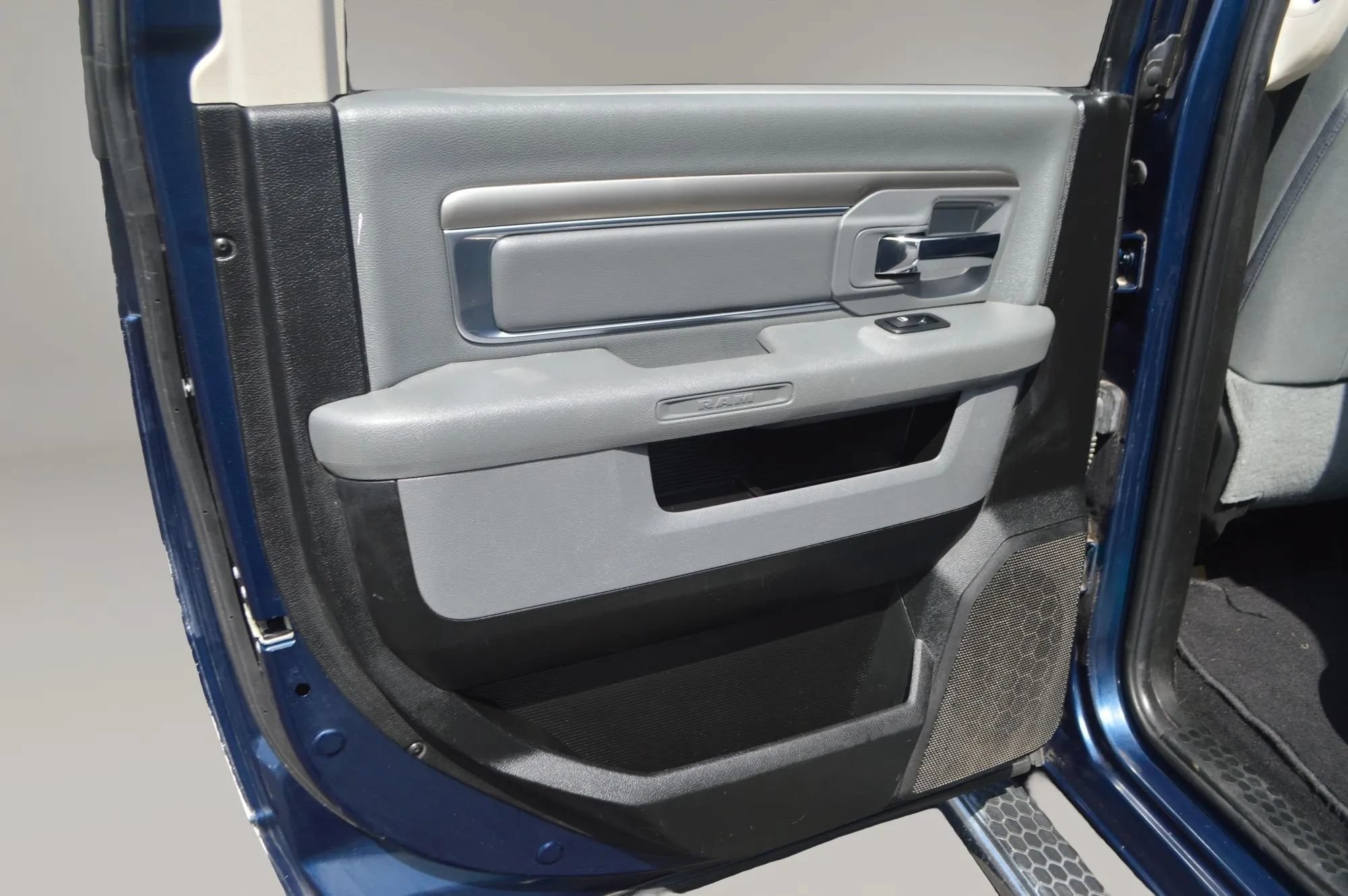 Used 2020 RAM 1500 Classic SLT w/ Luxury Group RWD image 16