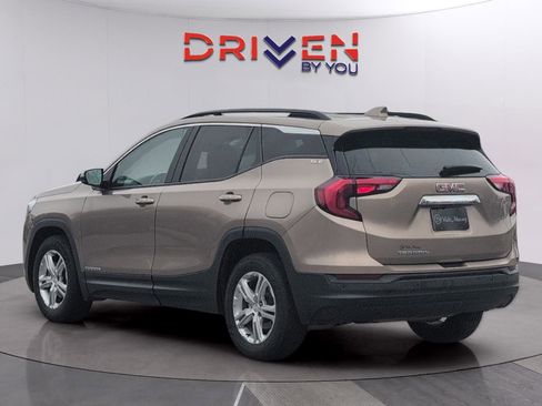Used 2018 GMC Terrain SLE w/ Driver Convenience Package image 3