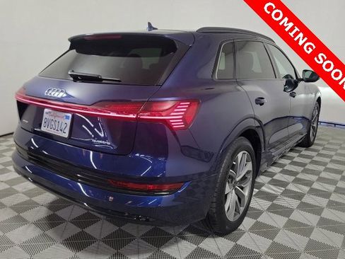 Used 2021 Audi e-tron Premium Plus w/ Premium Plus Package image 2