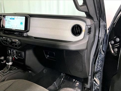 Used 2024 Jeep Gladiator Sport AWD/4WD image 15