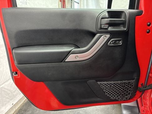 Used 2016 Jeep Wrangler Unlimited Sahara w/ Dual Top Group image 16