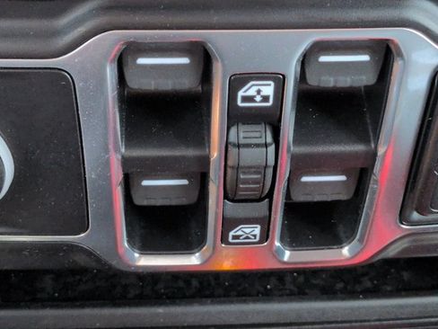 Used 2021 Jeep Wrangler Unlimited Sport AWD/4WD image 22