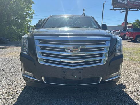 Used 2017 Cadillac Escalade Platinum AWD/4WD image 3