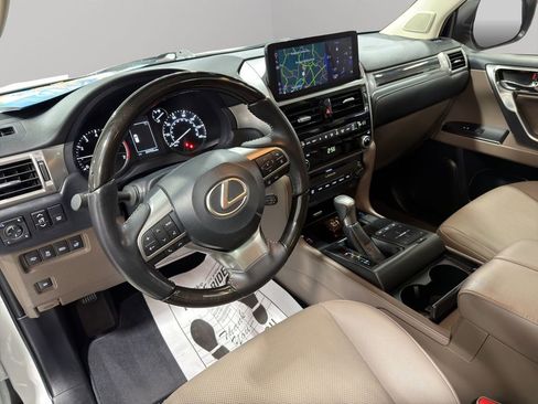 Used 2023 Lexus GX 460 Premium w/ Premium Package image 6