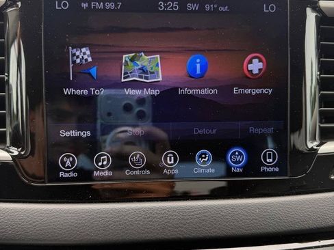 Used 2017 Chrysler Pacifica Touring-L FWD image 15