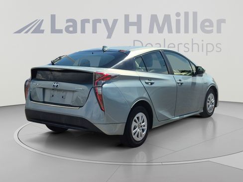 Used 2016 Toyota Prius Two FWD image 5